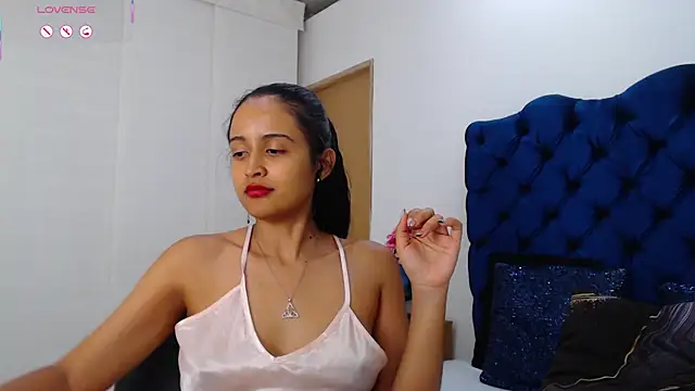 Lili666_ Adlı Modelin Canlı XXX Sohbeti