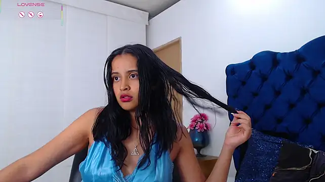 Lili666_ Adlı Modelin Canlı XXX Sohbeti