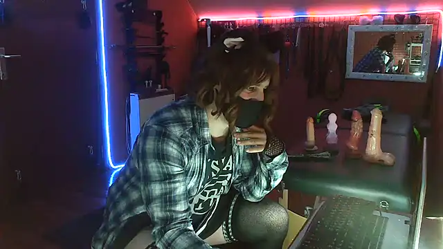 Ginny-the-bdsm-nympho 网络视讯表演