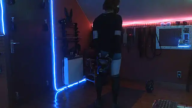 Ginny-the-bdsm-nympho: διαδικτυακό σόου στην κάμερα