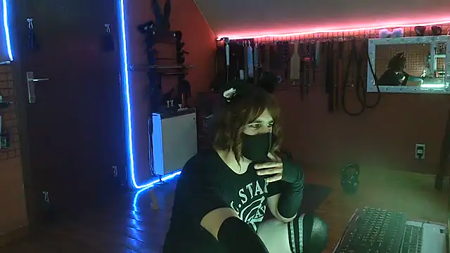 Ginny-the-bdsm-nympho Show in webcam