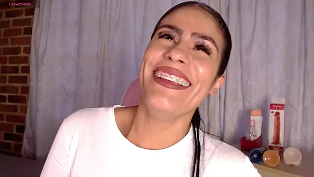 Show modela ailyngg na web-kameri