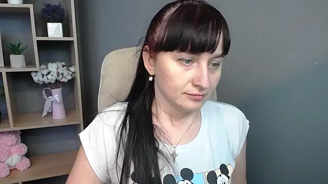 NinaFlawlees' Live XXX Chat