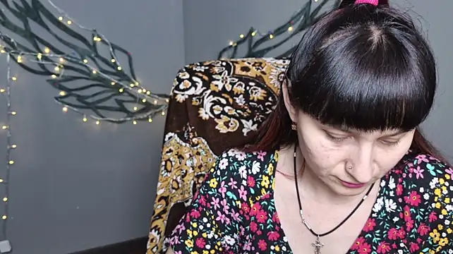 NinaFlawlees Show in webcam