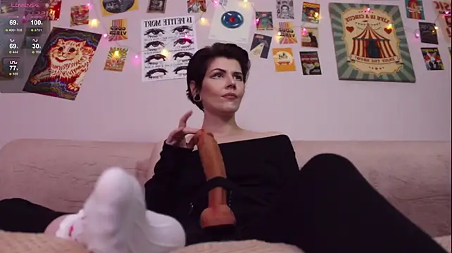 Luna_Blake Show in webcam