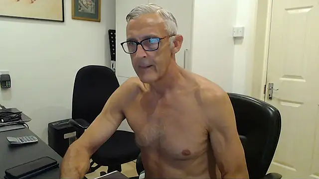 nakedcarpenteruk – Kamerová šou