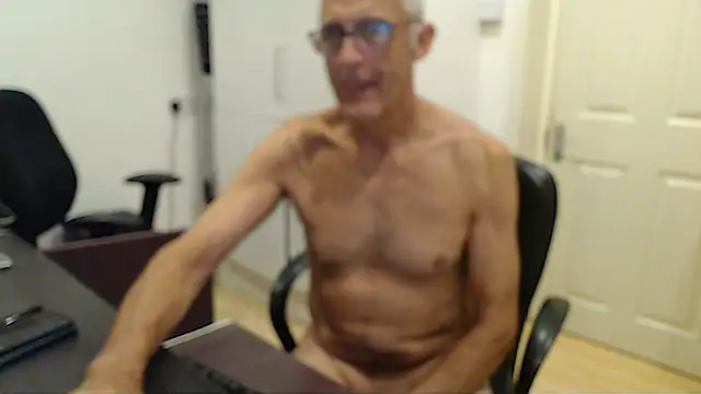 nakedcarpenteruk's Webcam Show