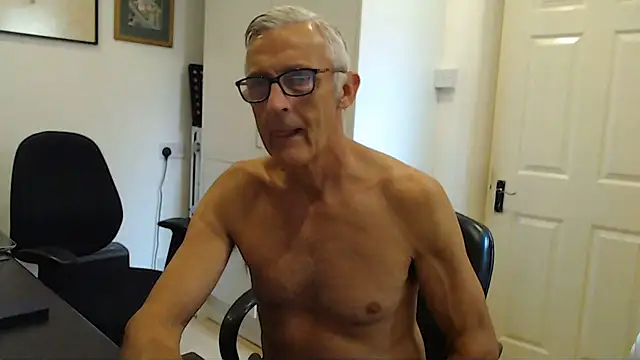 nakedcarpenteruk's Webcam Show