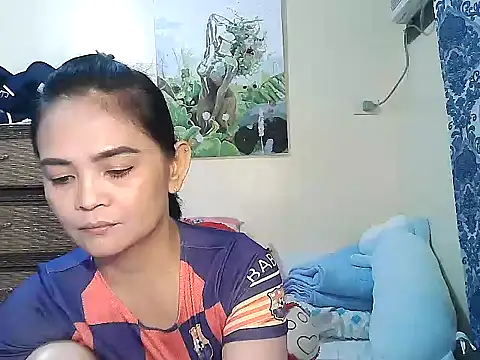 Kisses-13's Live XXX Chat
