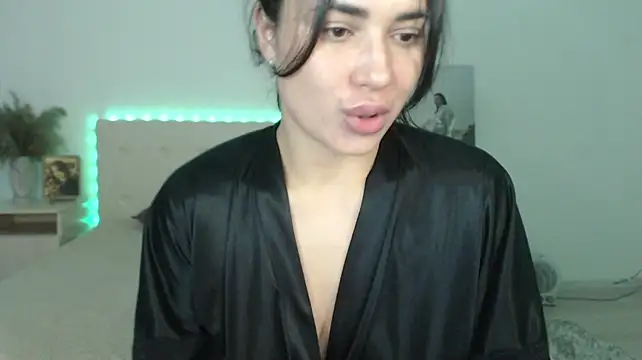 RoxannePure XXX чат на живо