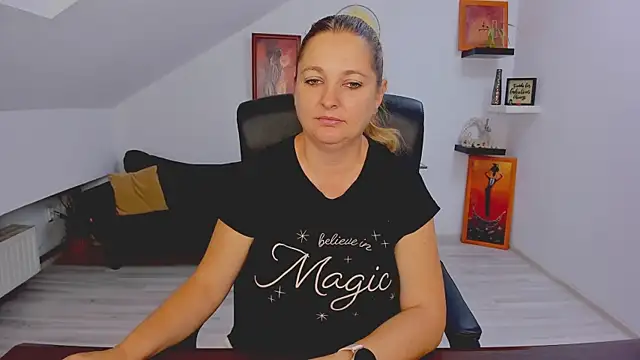 LollaGirl – Naživo XXX chat