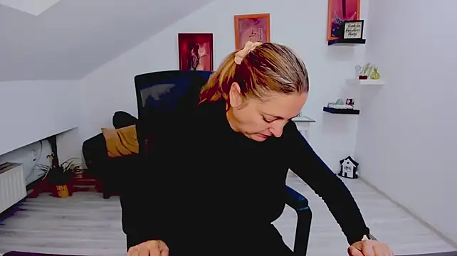 LollaGirl Live XXX Chat