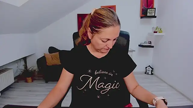 دردشة LollaGirl الجنسية المباشرة