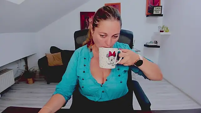 LollaGirl Chat XXX in diretta