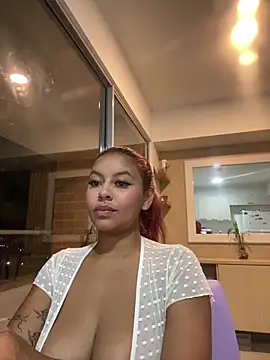 Koral___ Adlı Modelin Canlı XXX Sohbeti