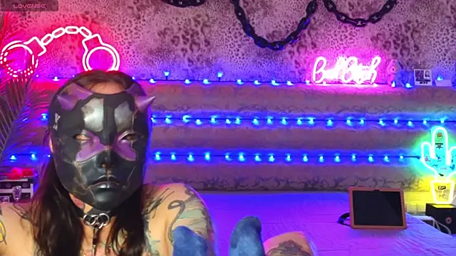 Cool_Freak_ Show in webcam