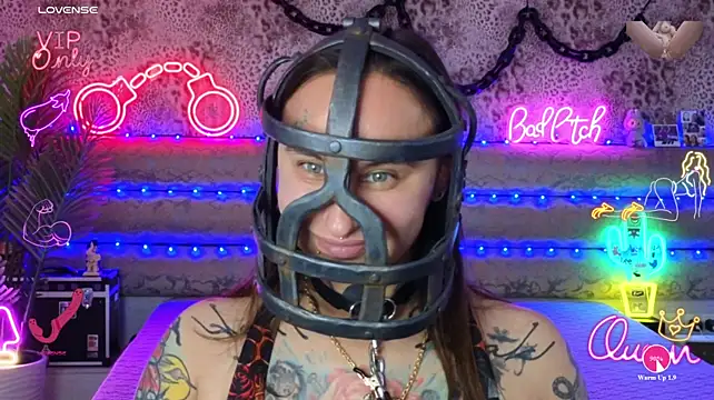 Cool_Freak_ Show in webcam
