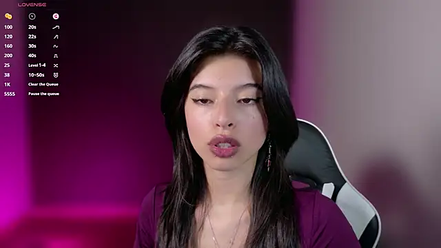 NanakoDollx's Webcam Show