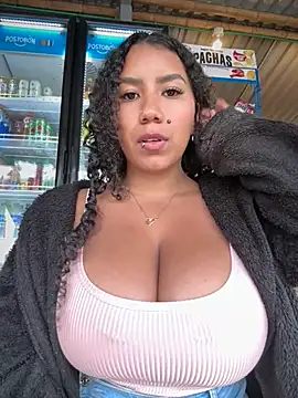 Chatroom XXX en direct de serena_willow
