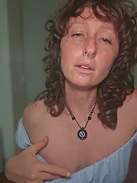 Pokazy przed kamerką – mossy_kiss