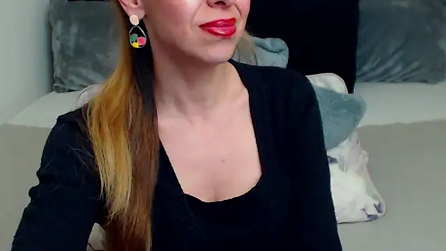 AylyneRichards élő chatszobája