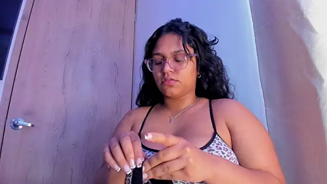 Chat +18 de iriss_25 ao vivo