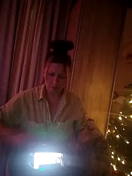 Show modela ROXOLANAA_SEXY na web-kameri