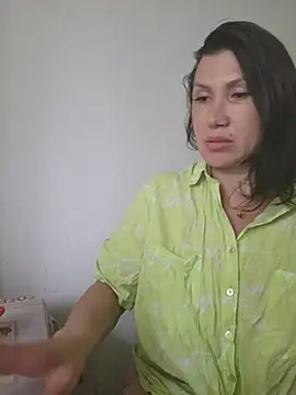 חדר צ'אט בשידור חי של ROXOLANAA_SEXY