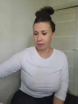 חדר צ'אט בשידור חי של ROXOLANAA_SEXY