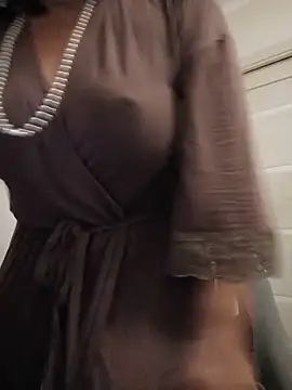 XXX chat uživo modela ROXOLANAA_SEXY