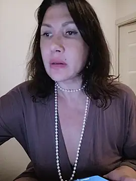 חדר צ'אט בשידור ח י של ROXOLANAA_SEXY