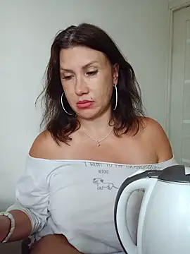 Show modela ROXOLANAA_SEXY na web-kameri