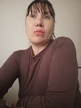 צ'אט XXX בשידור חי של ROXOLANAA_SEXY
