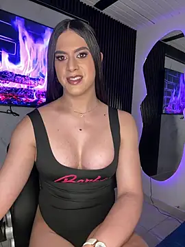 Naughtysofiaa webcam show