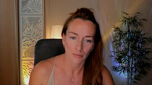 RebeccaMartinezのライブXXXチャット