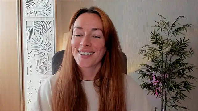 הופעת וובקאם של RebeccaMartinez