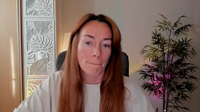 RebeccaMartinez Show in webcam