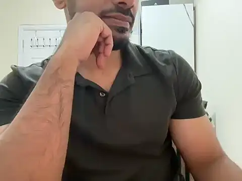 Show modela celibate-monk na web-kameri