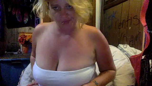 TrashleyRosebud Show in webcam