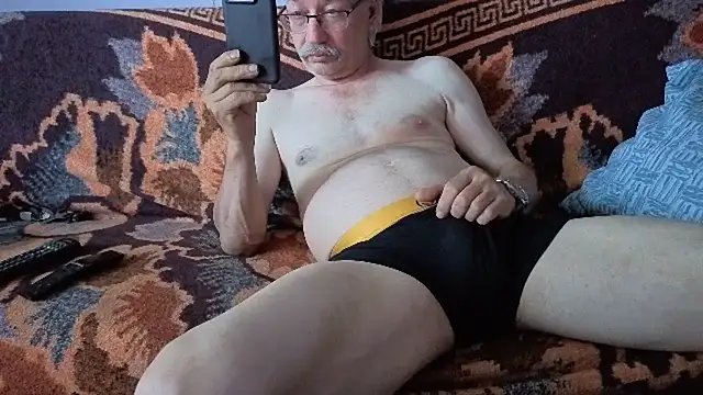 cumloverboyxx69 网络视讯表演