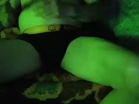 הופעת וובקאם של cumloverboyxx69