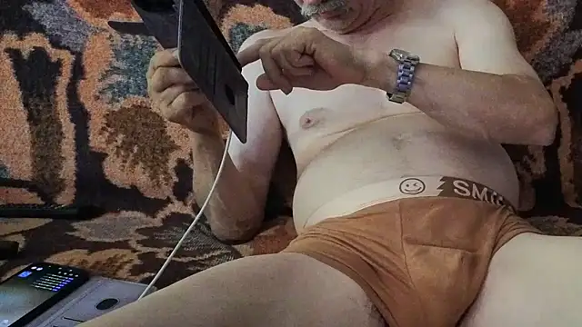 Show modela cumloverboyxx69 na web-kameri