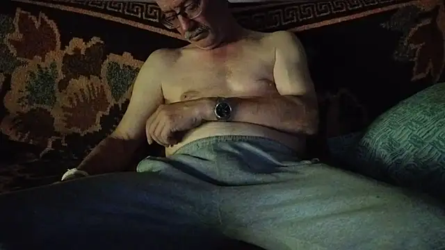 Pokazy przed kamerką – cumloverboyxx69