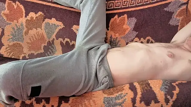 הופעת וובקאם של cumloverboyxx69