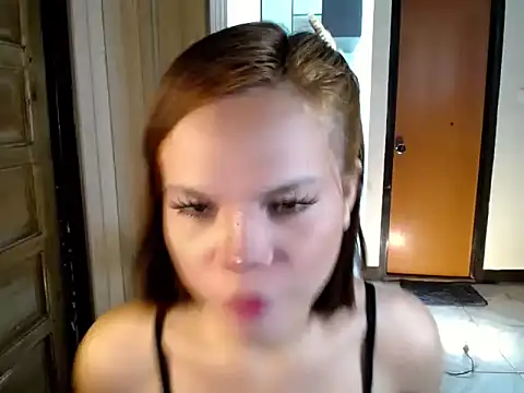 Show modela jakoloten na web-kameri