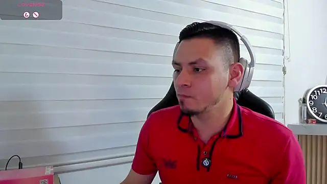 Rick_Adams Show in webcam