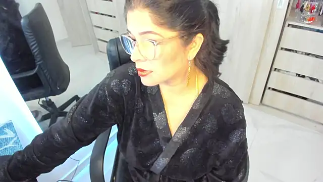 دردشة BellaFlaming الجنسية المباشرة