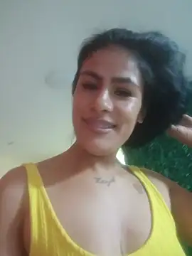 Salome_Cherie: διαδικτυακό σόου στην κάμερα