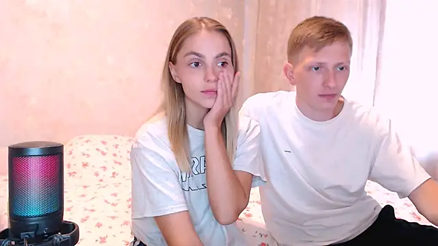 צ'אט XXX בשידור חי של juliaanddima