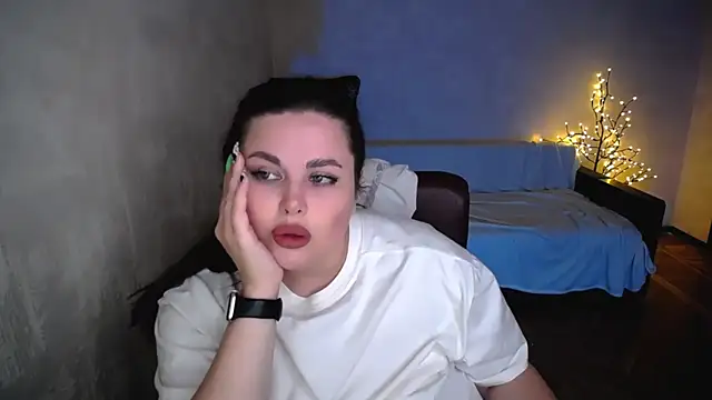 Онлайн чат XXX Emily_Mo